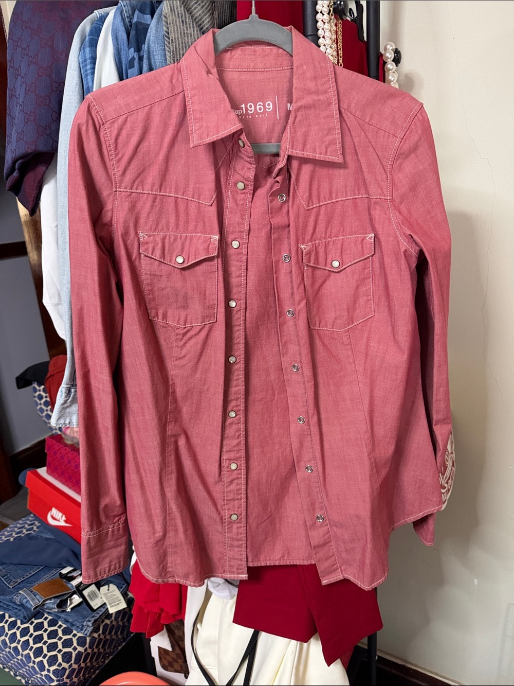 Vintage-Inspired Pink Button-Down Western Shirt